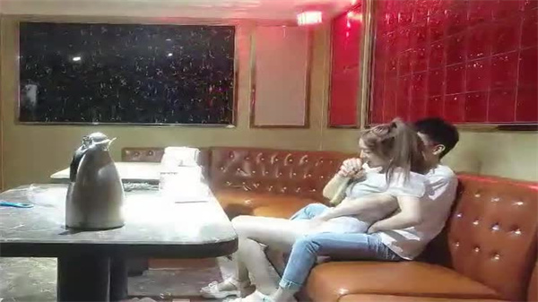 探花炮哥商务KTV密拍:包房全套服务内部视角独家流出